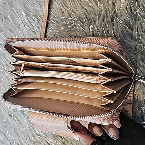 Chresury cash envelope wallet in beige blush. - Picture 4 of 6